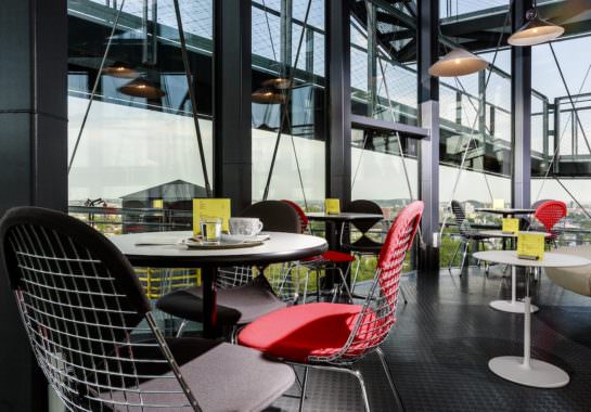 Bolt Café